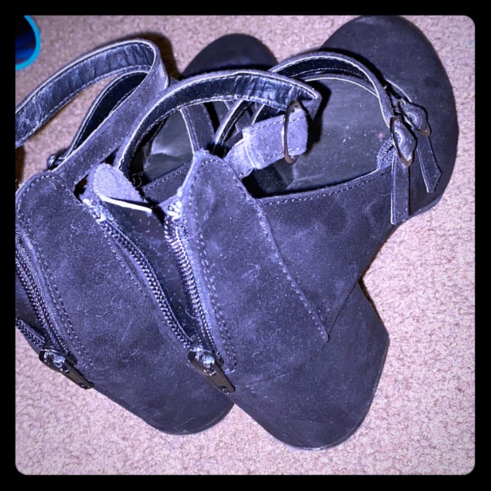 Black thick bottom shoes